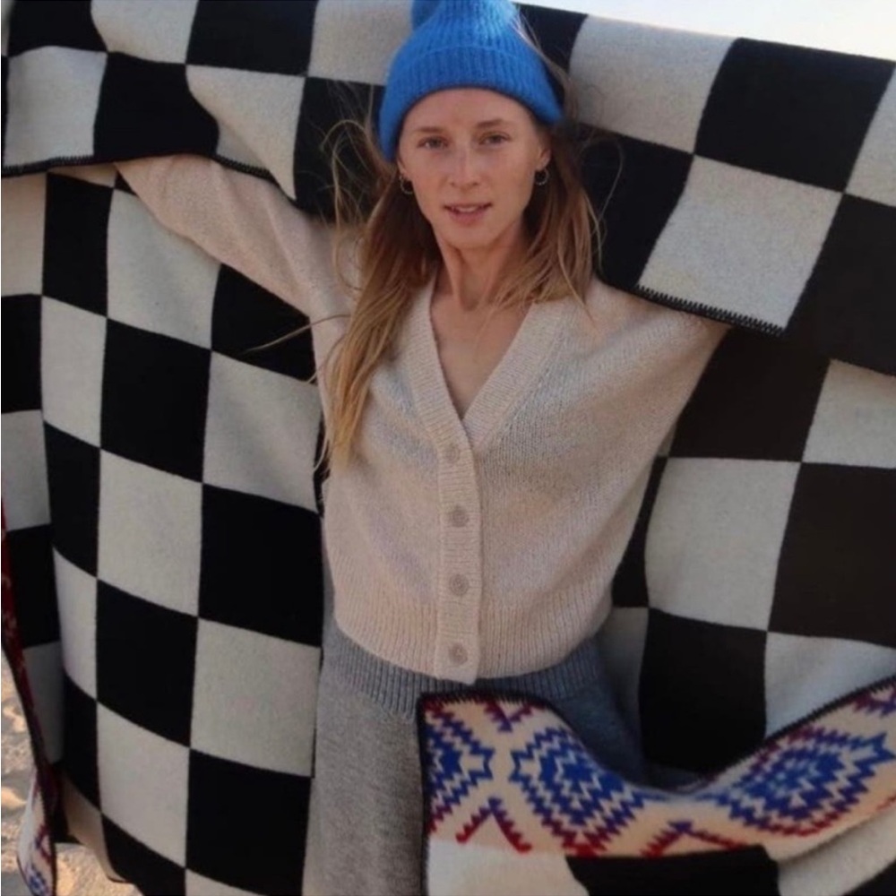 SOLD Kayne Boucle Boyfriend Cardigan Sweater Size Medium in Cream White Sand - Picture 7 of 8